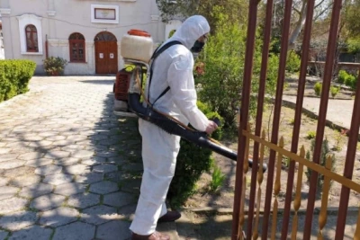 Поредно пръскане против кърлежи на тревните площи в Ямбол