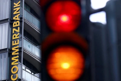 Бизнес глобус: UniCredit увеличава дела си в Commerzbank до 48%; Apple и Broadcom сключват сделка за 30 млрд. долара
