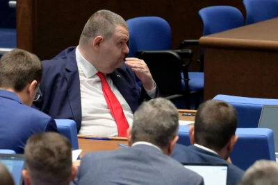 ГДБОП проверява дали Пеевски е изнасял чували с пари