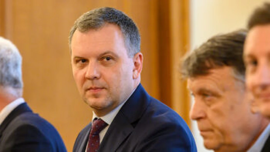 Министърът на правосъдието заяви, че няма правомощия да освободи конституционен съдия