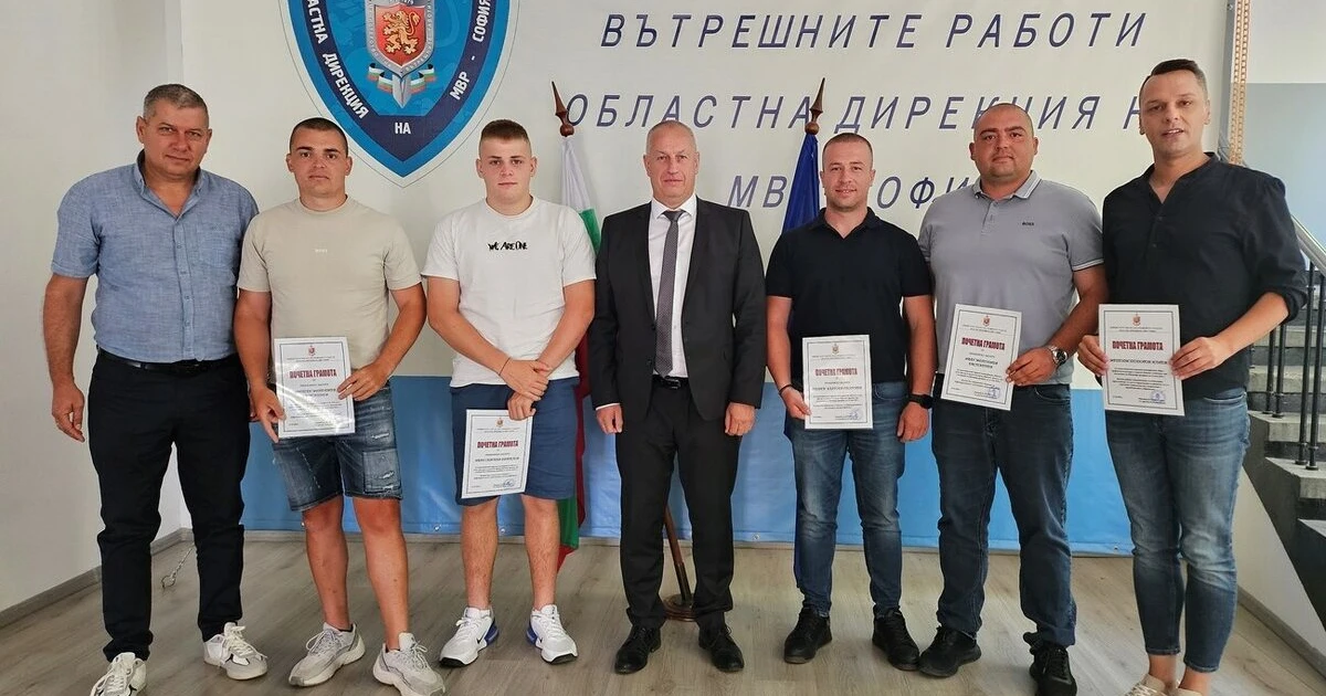 Полицията отличи петима доброволци, спасили двама души под връх Ком