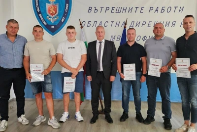 Полицията отличи петима доброволци, спасили двама души под връх Ком