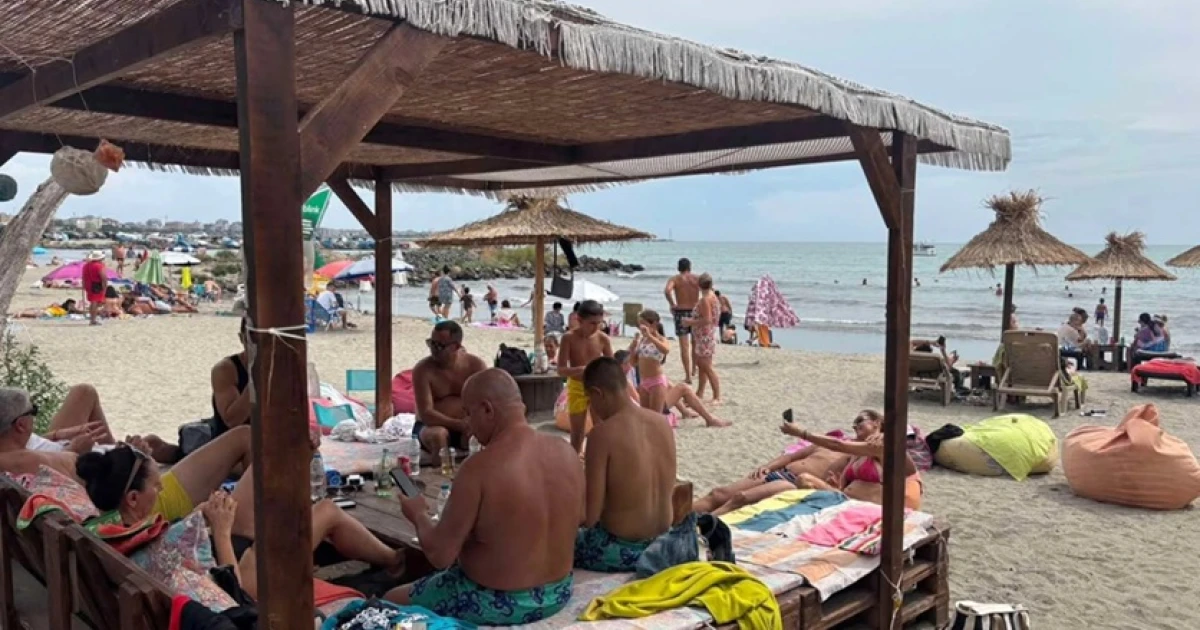 Ченгета и митничари на море за €10 евро на вечер