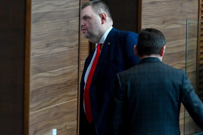 Атанасова и Сталийски са пътували с Пеевски: какво пише в справките на службите до парламента