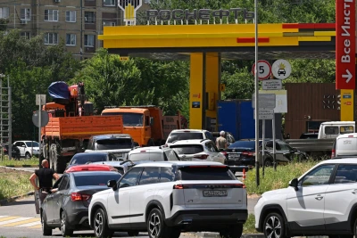 Русия ограничава още продажбите на бензин със схеми за зареждане на коли