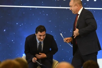 Крум Заргов полегна пред Румен Радев