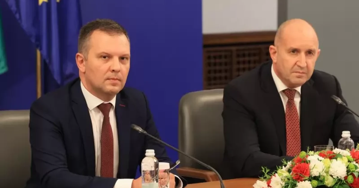 „Джуджетата“ се прегрупират!