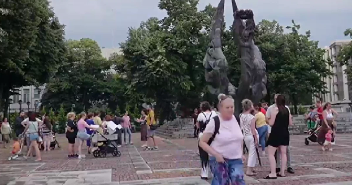 Майки от цялата страна излизат на протест за по-високо майчинство през втората година