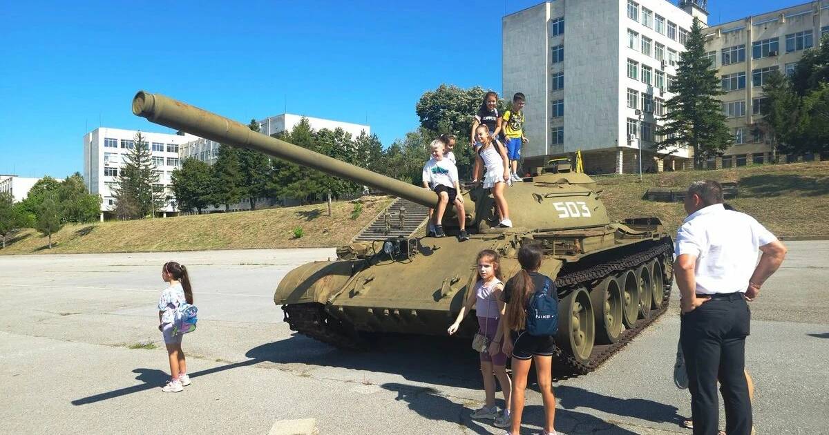 Артилерия, радари, противовъздушна отбрана: За какво България ще харчи парите от ЕС