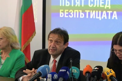 Министър Шишков: Държавата работи по принуда със старите ремонтни фирми