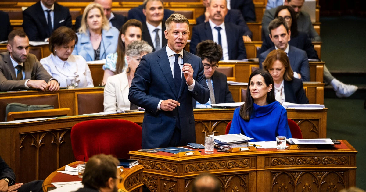 Унгарският парламент промени конституцията, за да свали президента