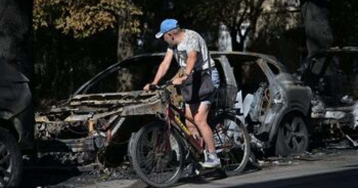 Десет автомобила изгоряха при два пожара в София (снимки)